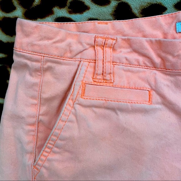 Express Shorts - Picture 3 of 7